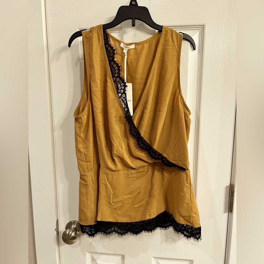 Pleione sleeveless blouse